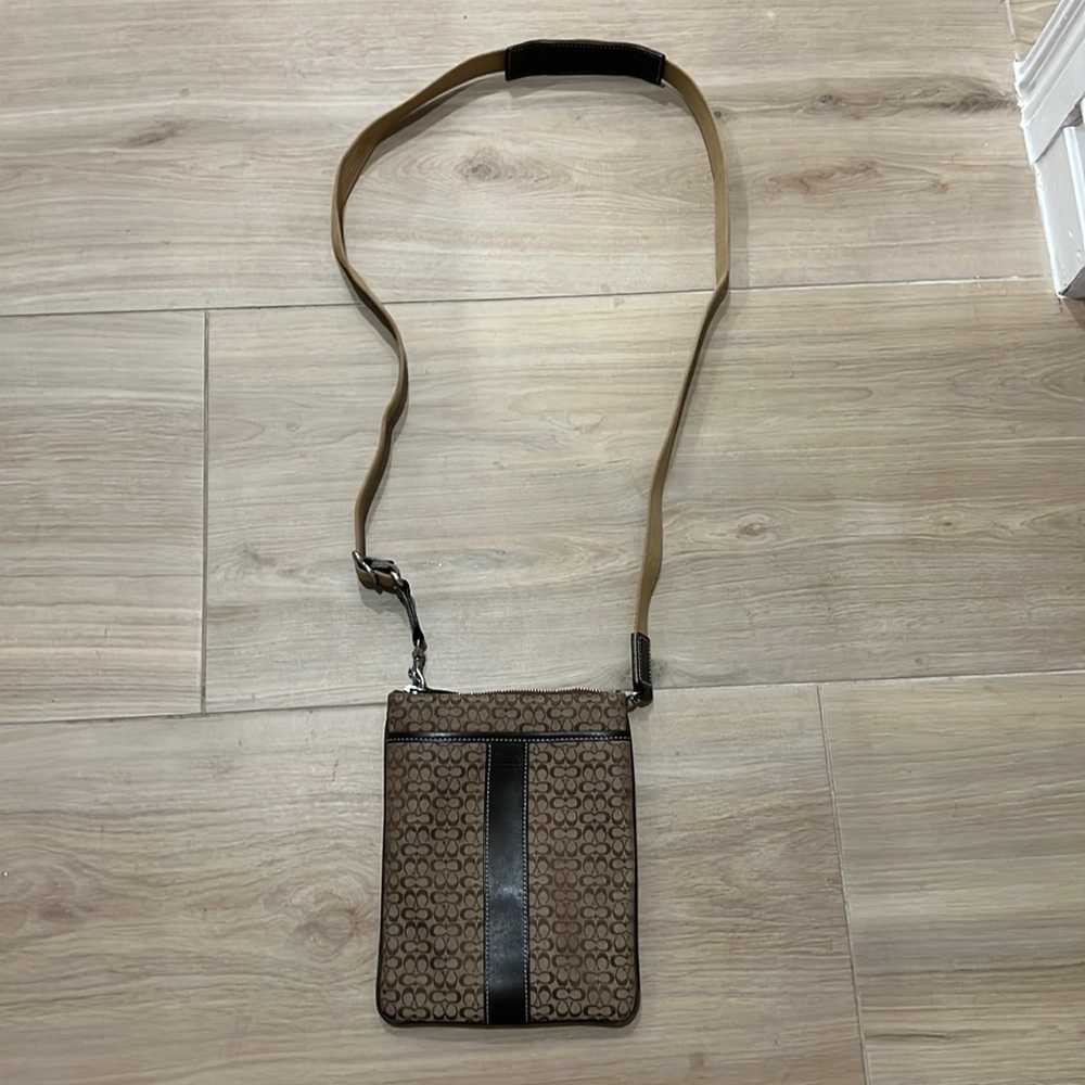 Crossbody coach bag with classic C pattern